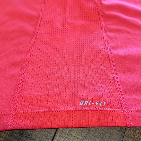 NIKE DRI-FIT Women’s Size Medium - Coral Pink Racerback tank top EUC - Picture 2 of 9